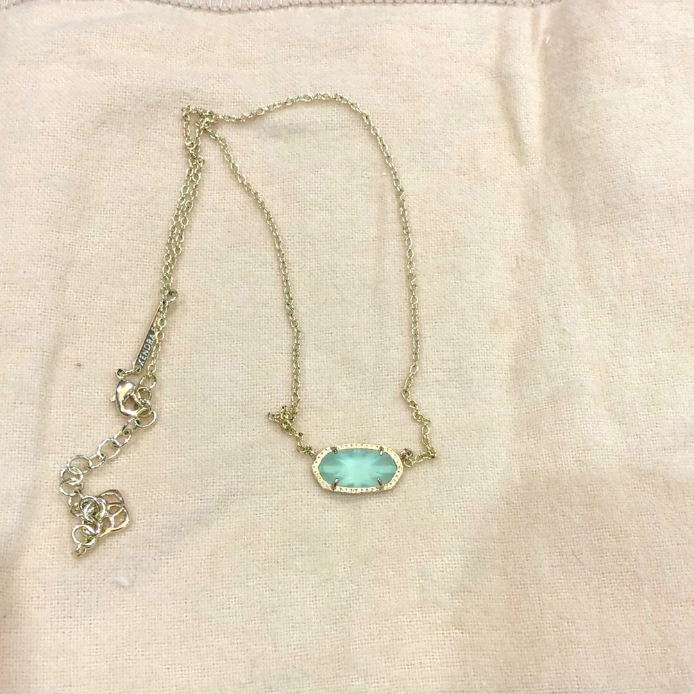 Kendra Scott necklace